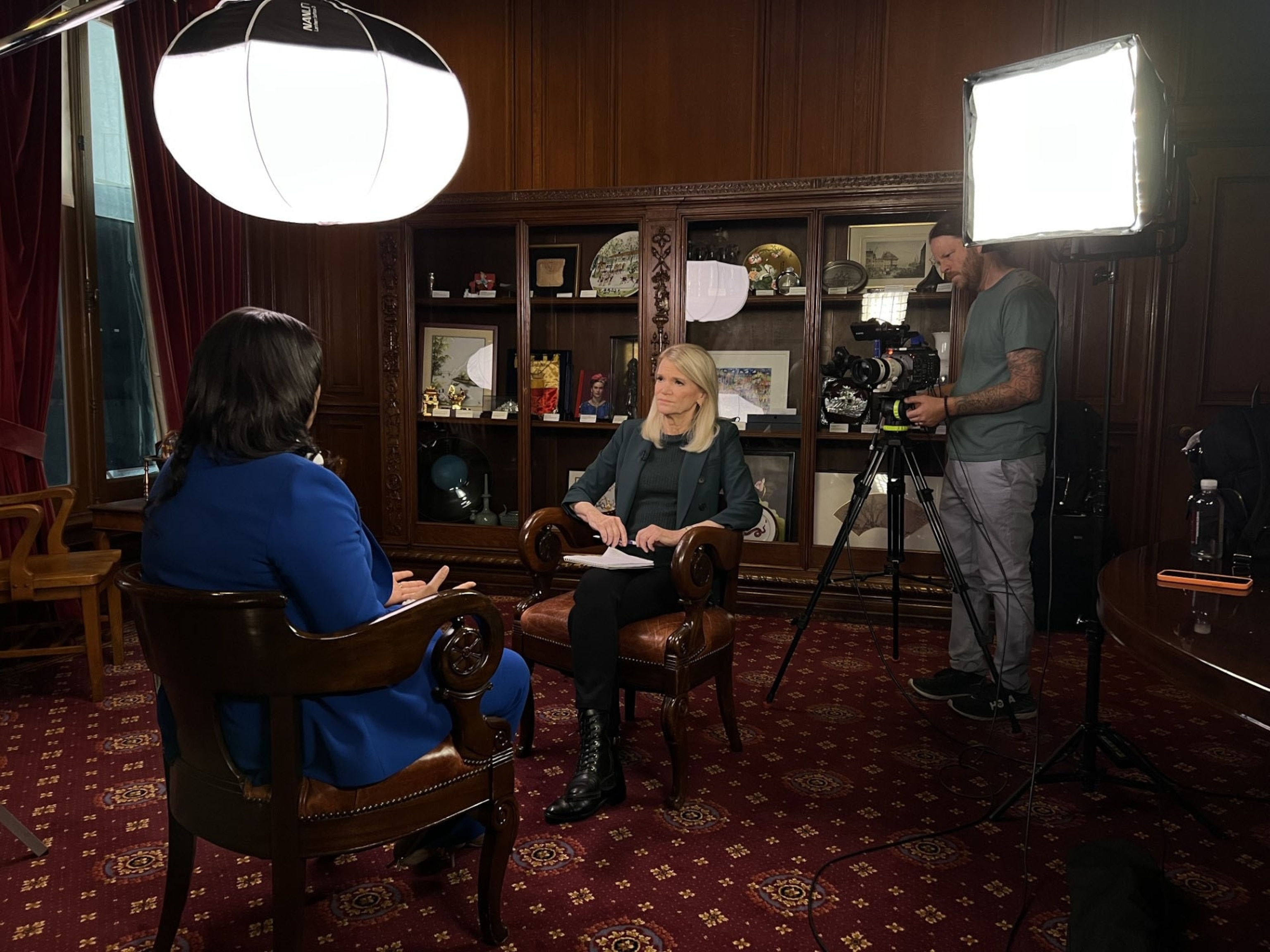 PHOTO: ABC News' Martha Raddatz sits down with Mayor London Breed at San Francisco City Hall.