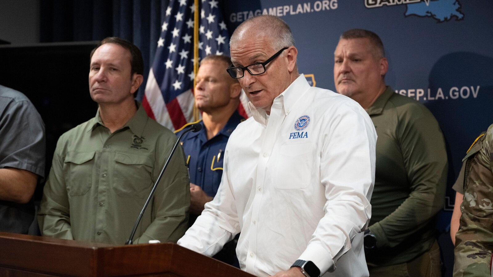 Francine weakens moving inland from Gulf Coast after hurricane winds cause blackouts Francine weakens moving inland from Gulf Coast after hurricane winds cause blackouts