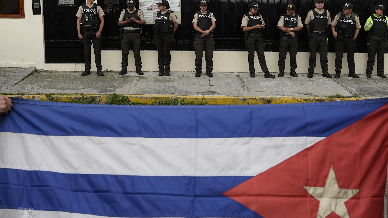 Cuba shuts its Quito embassy as Ecuador expels its diplomats