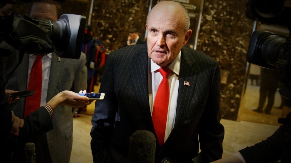 Video Rudy Giuliani to testify before grand jury in Georgia election ...