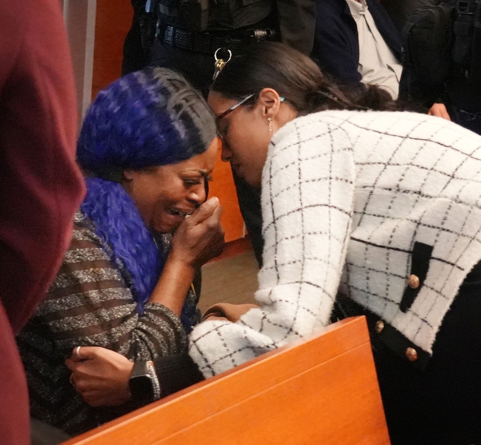 PHOTO: Ta'Kiya Young's grandmother, Nadine Young, reacts as the verdict is read in the trial of Blendon Township police officer Connor Grubb, who was found not guilty in the death of her daughter, in Columbus, Ohio, on Nov. 21, 2025.  