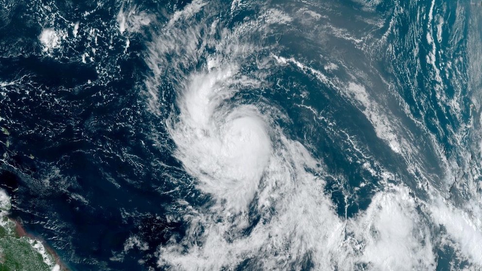 Hurricane Lee Projected path maps and hurricane tracker  ABC News Hurricane Lee Projected path maps and hurricane tracker  ABC News