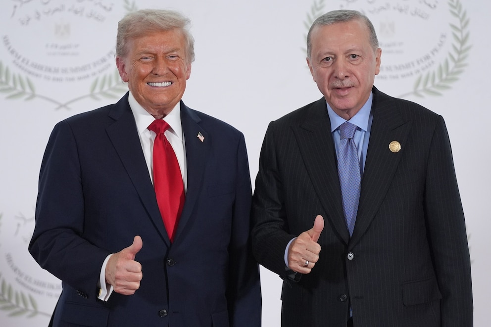 PHOTO: NATO Trump Erdogan