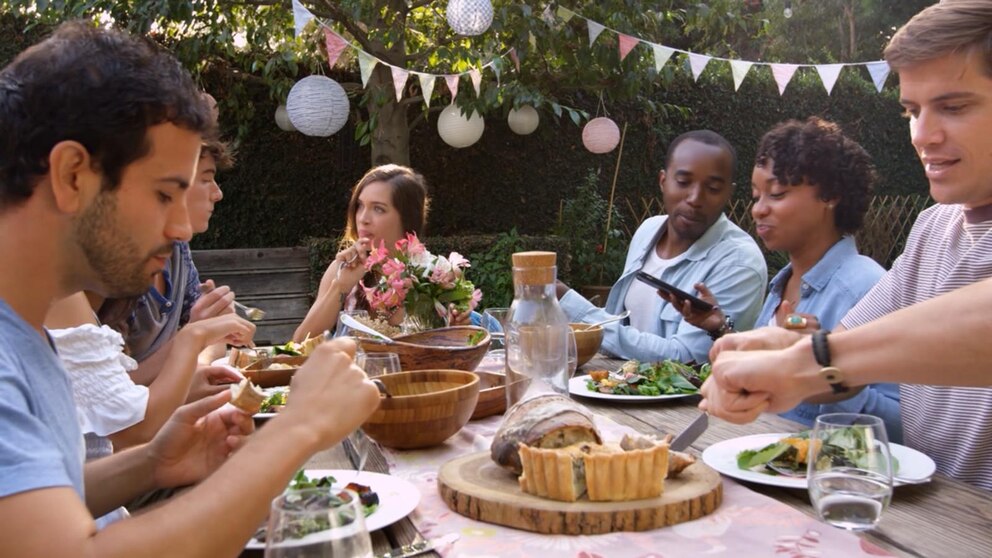 Video Early bird dinners make a comeback - ABC News