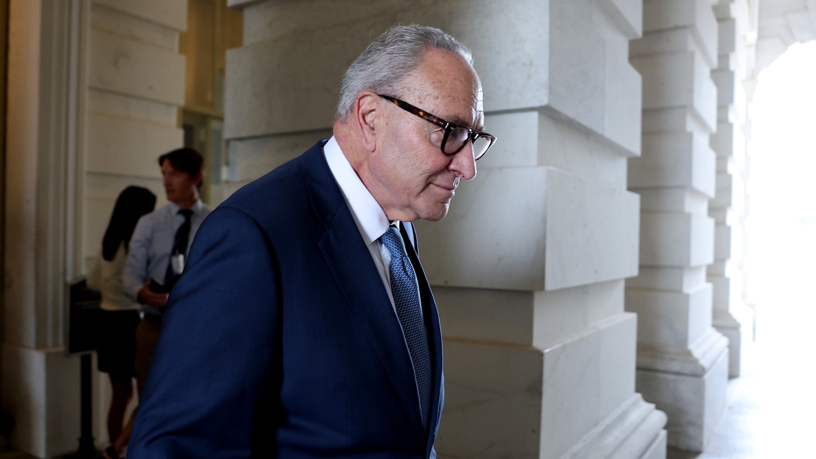 Trump holding high-stakes meeting with top Democrats as government shutdown looms