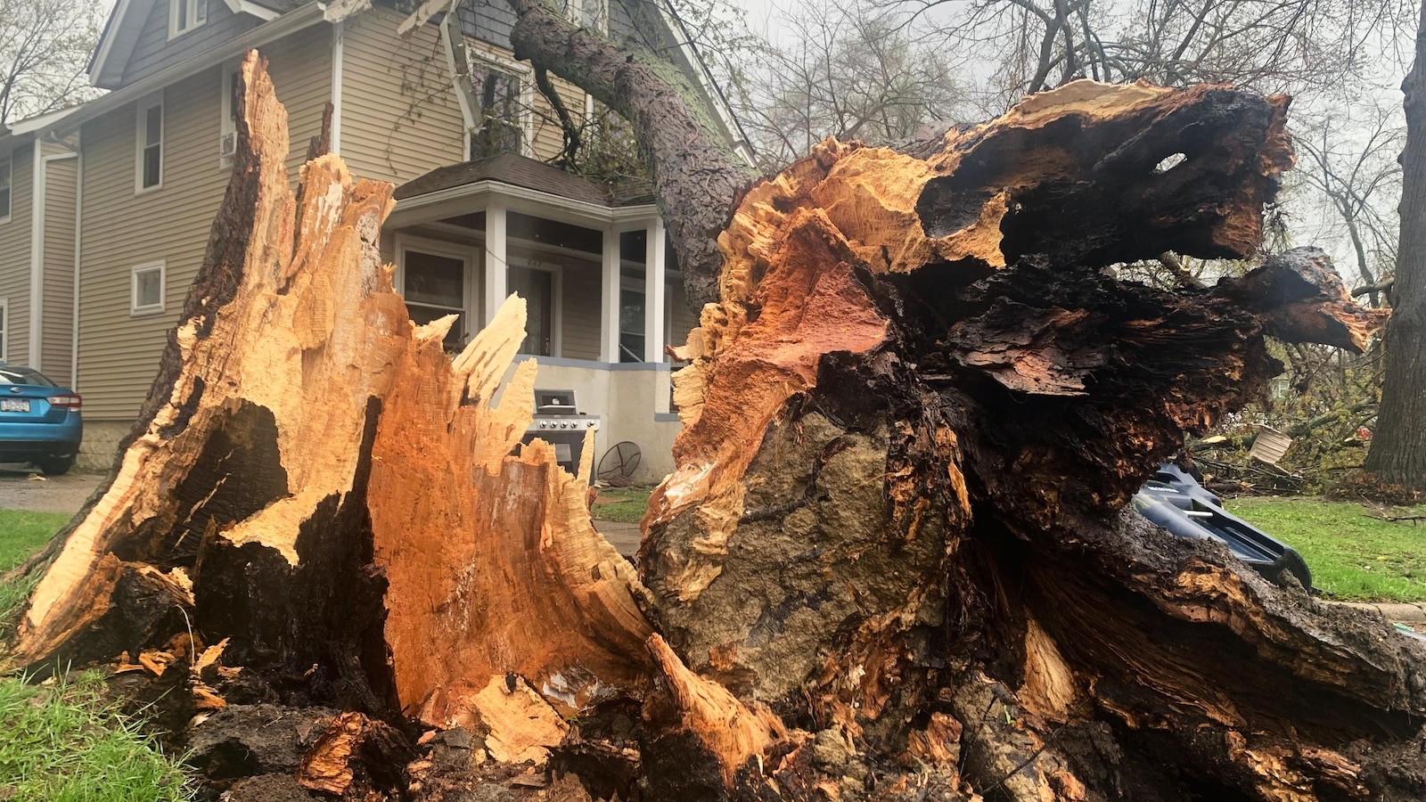 Severe storms continue to produce heavy rain, lightning and flooding across parts of US Severe storms continue to produce heavy rain, lightning and flooding across parts of US