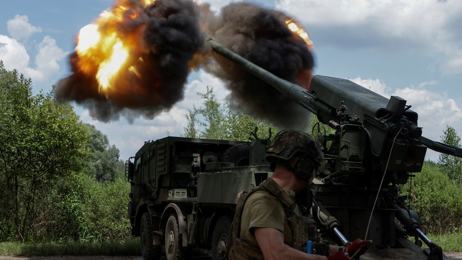 Ukraine, Russia respond to Trump's new ceasefire deadline as strikes continue