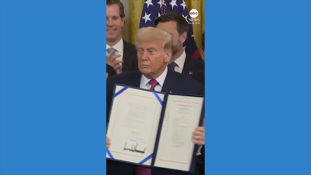 Trump firma ley sobre criptomonedas