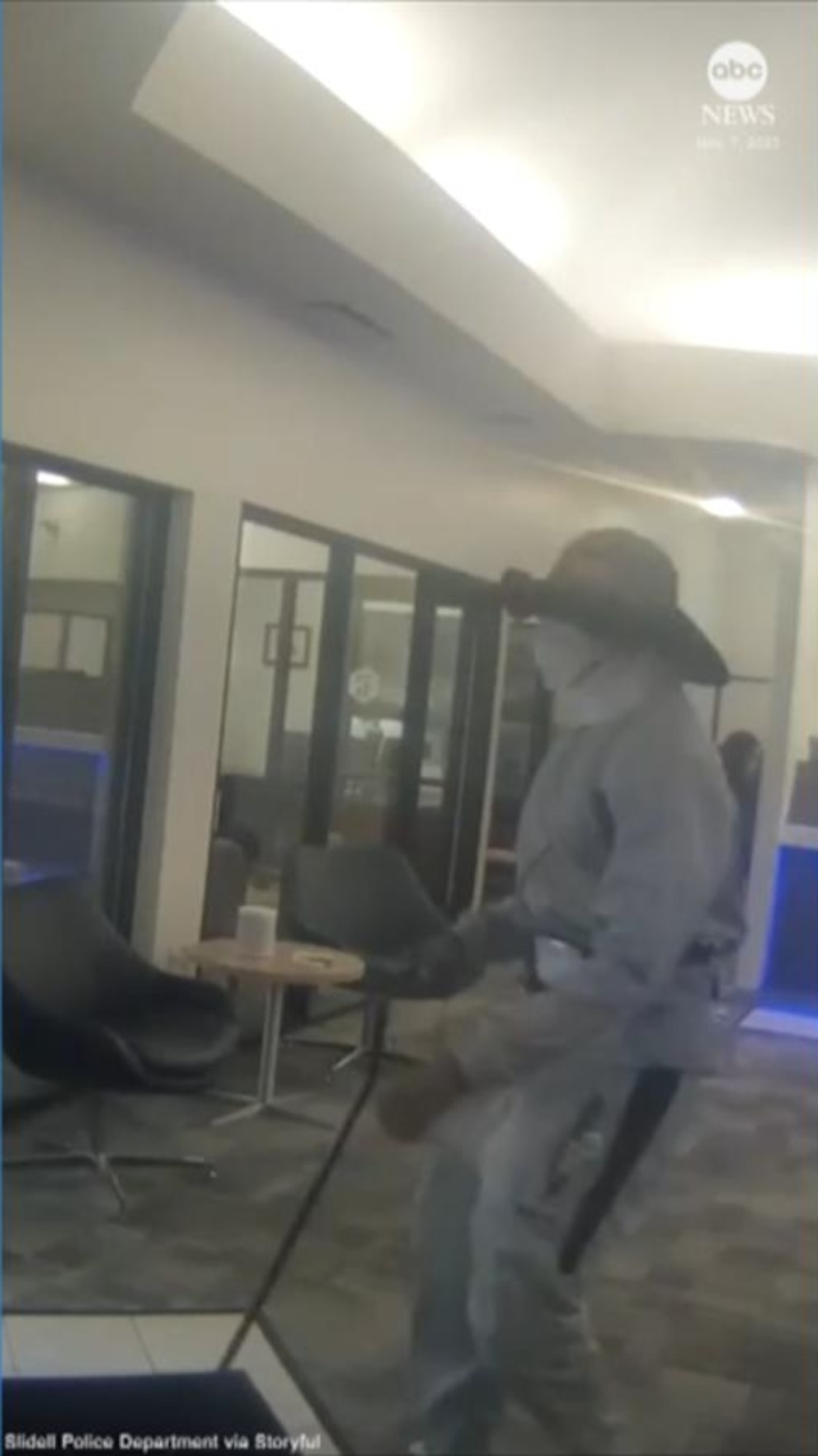 WATCH: Suspect with fake limp, neck brace robs Louisiana bank