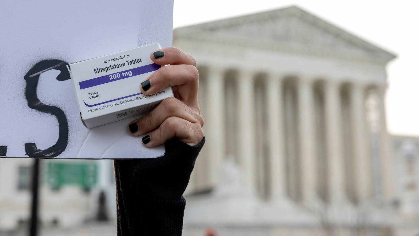 أقراص الإجهاض تكتسب أرضية كوسيلة لإنهاء الحمل، والمعارضون يستجيبون