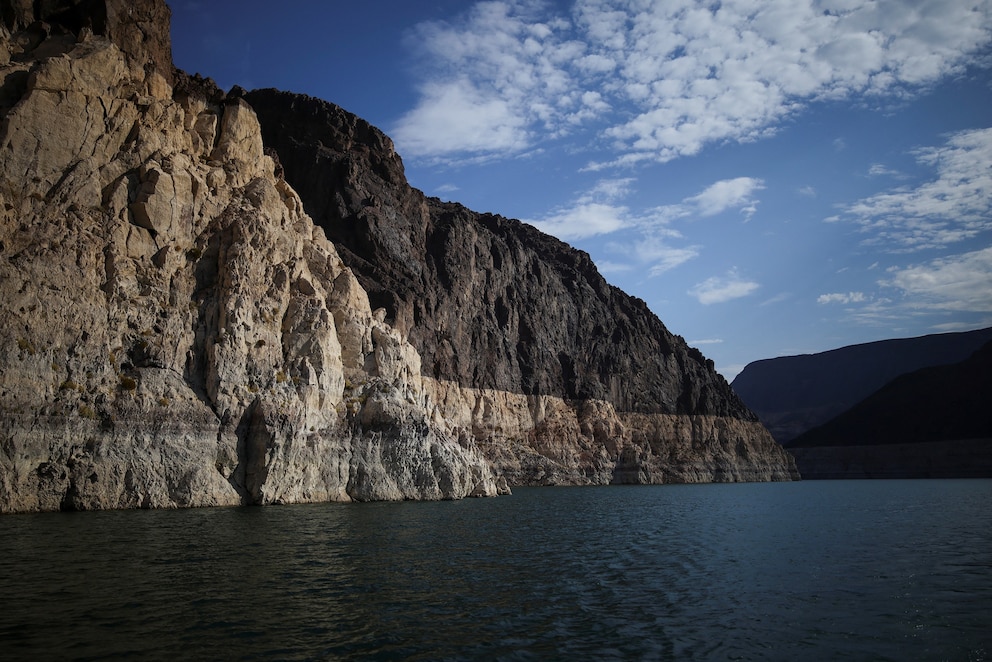 PHOTO: Lake Mead shoreline
