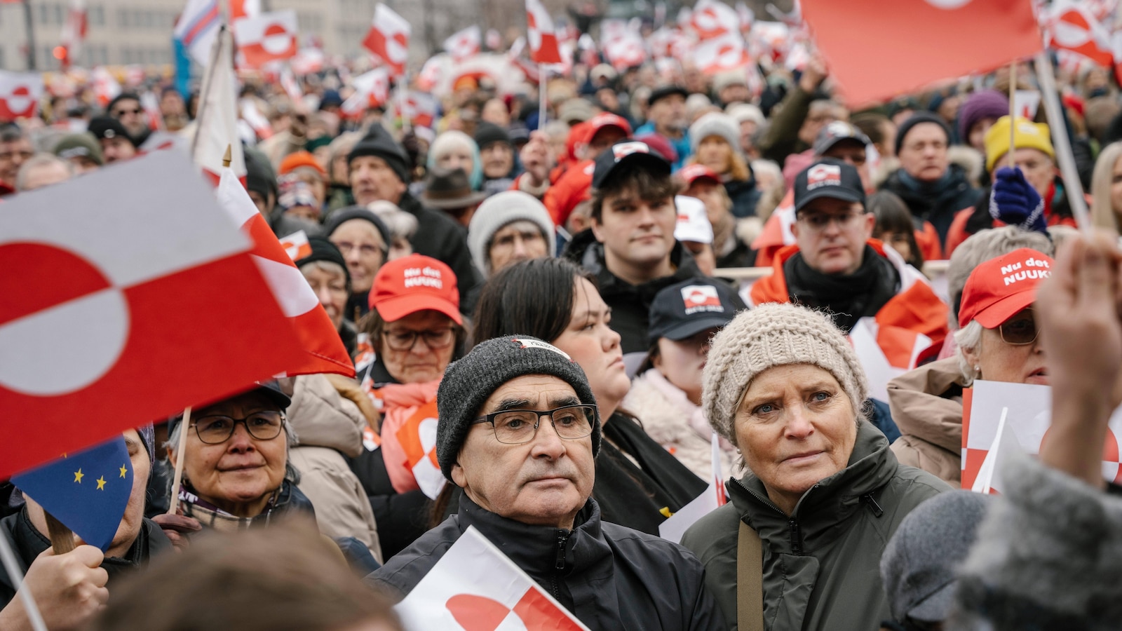 Макетните шапки MAGA се превръщат в символ на протест в