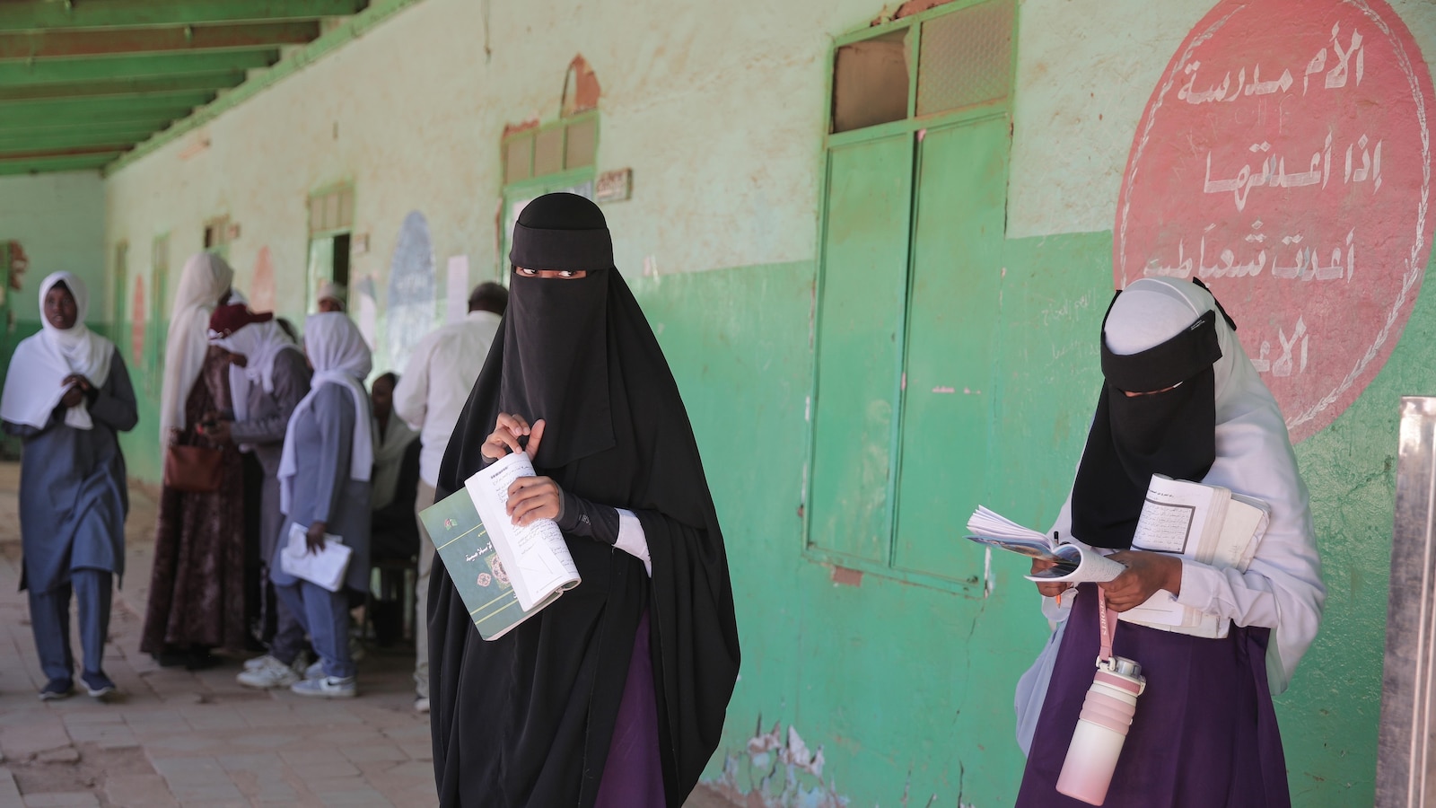 السودان يدخل عامه الرابع من الحرب والمسؤولون يندبون “الأزمة المهجورة”