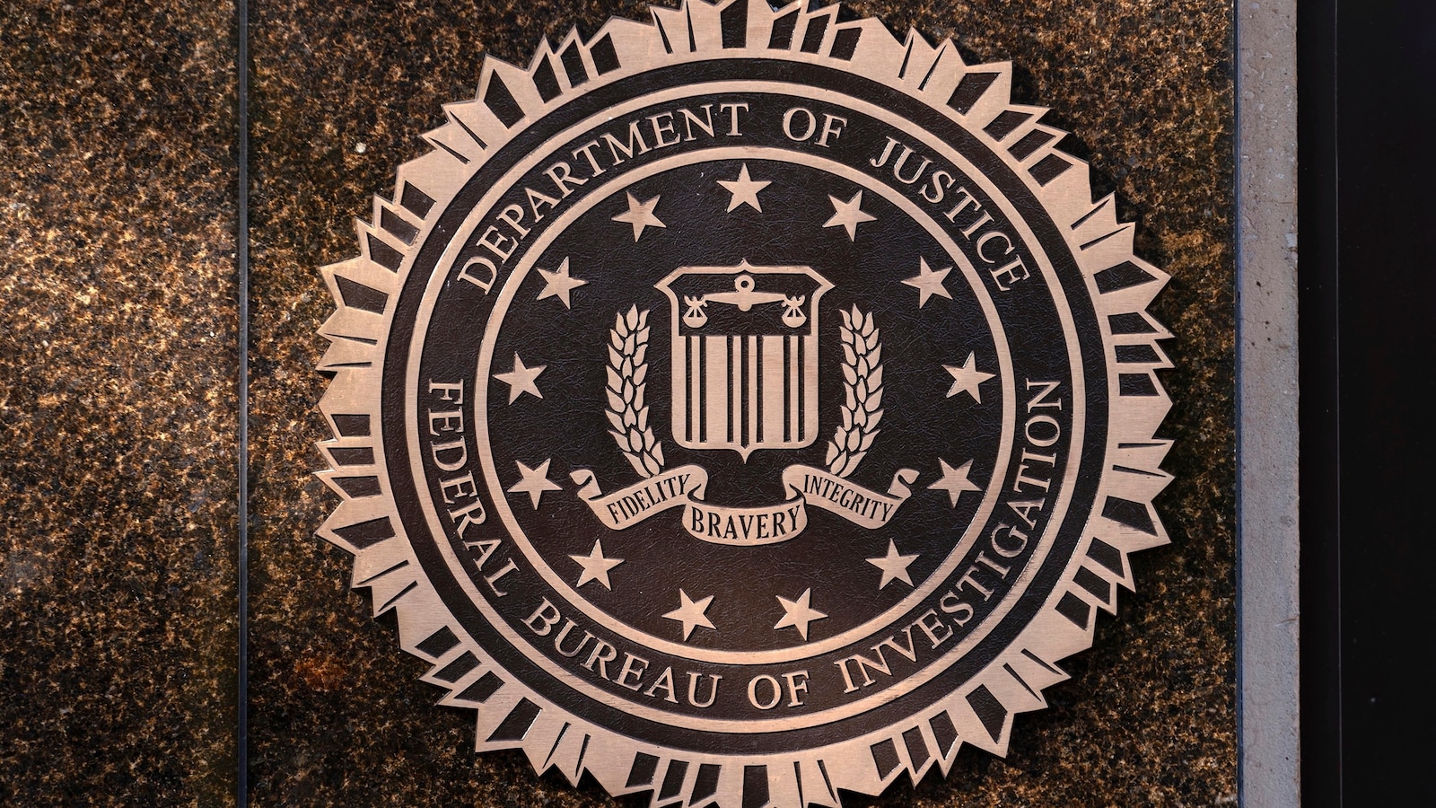 The FBI is investigating a possible cyber breach of its primary job application site, , sources told ABC News. ↧