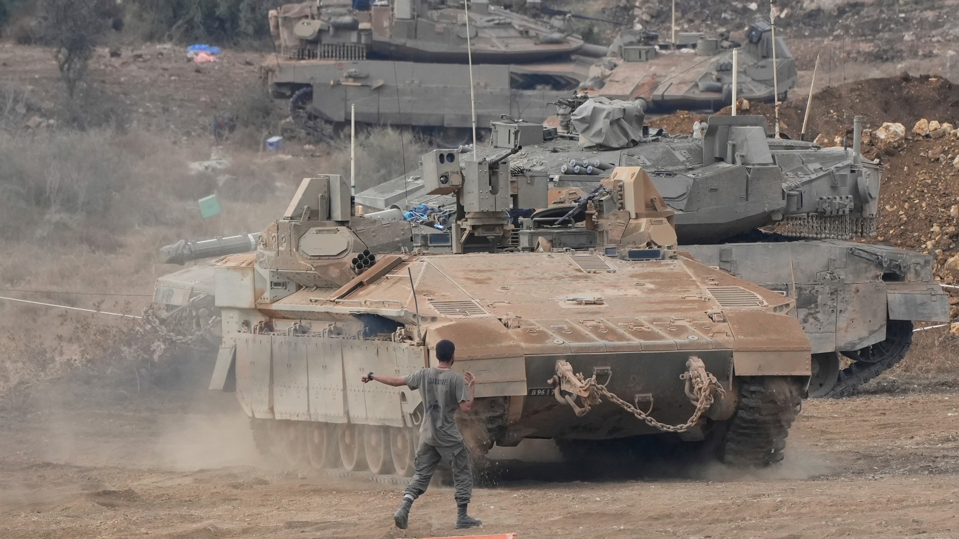 Israel-tanks-Lebanon-border-DB