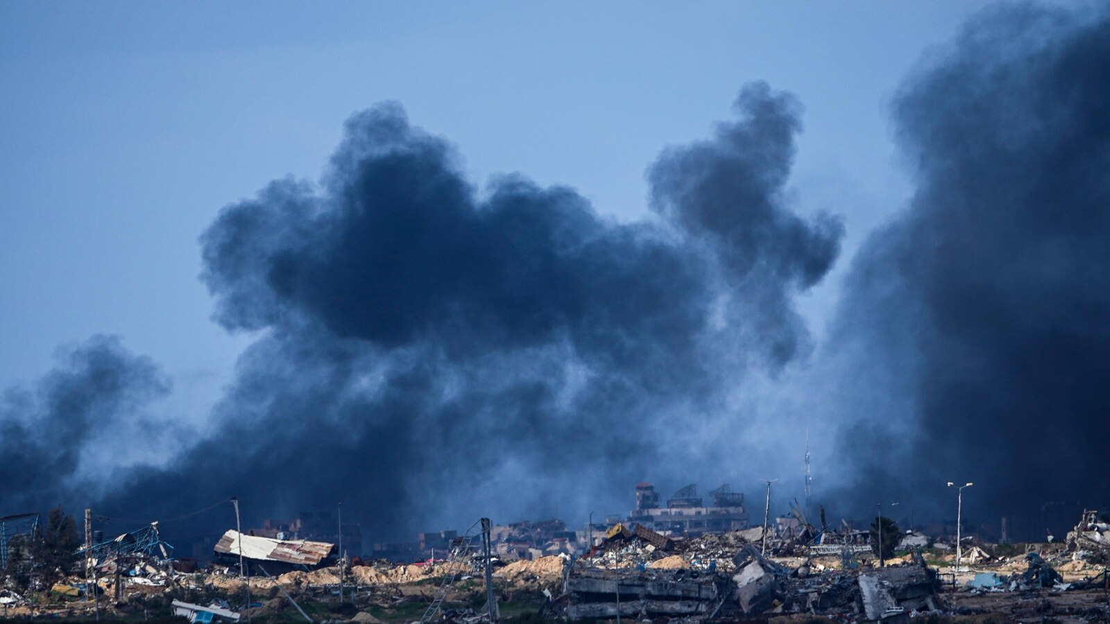 Where do the parties stand on efforts to secure a cease-fire in Gaza and the release of hostages?