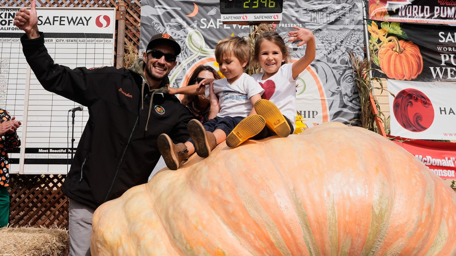 California engineer wins pumpkin contest with 2,346-pound gourd