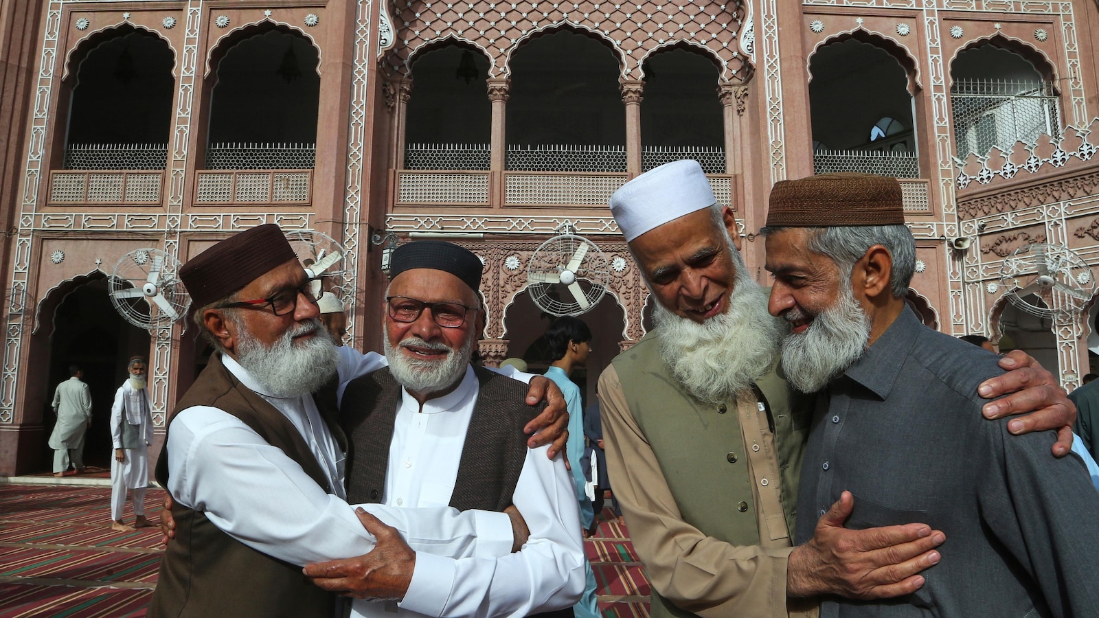 Спазващите мюсюлманите скоро ще бъдат обединени в ритуал на ежедневен