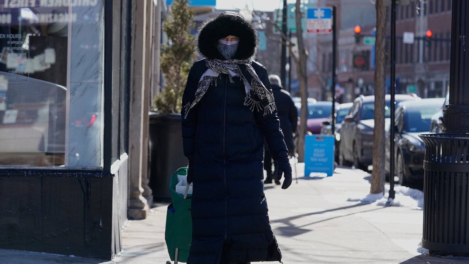 Major winter storm moving, bringing strong wind gusts, snow to Plains and Northeast