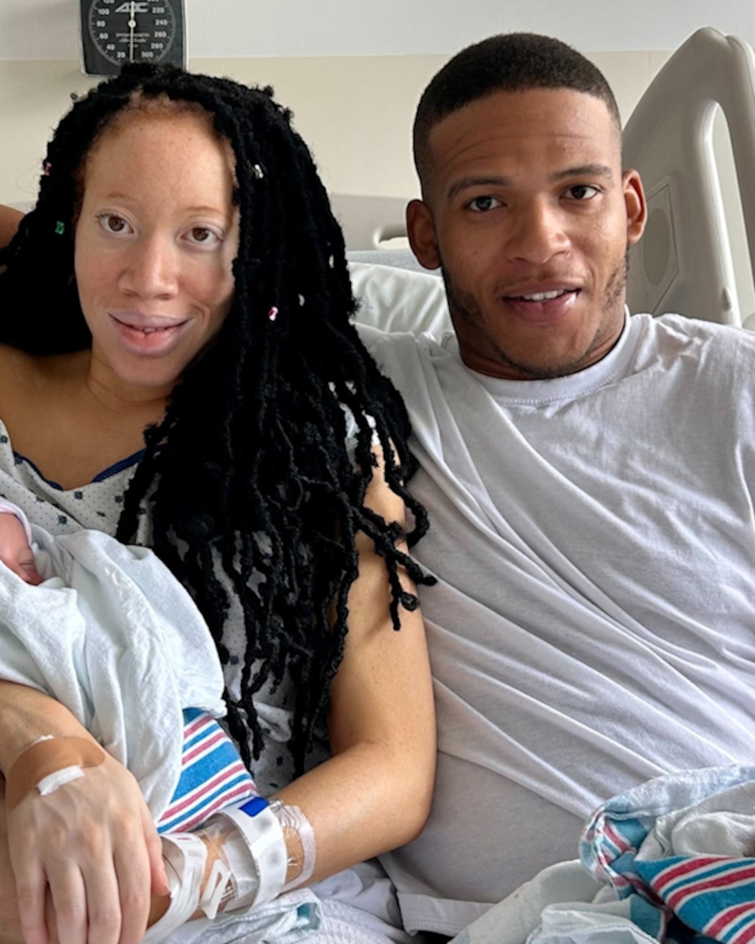 Mom and dad share same birthday as their newborn twins - ABC News