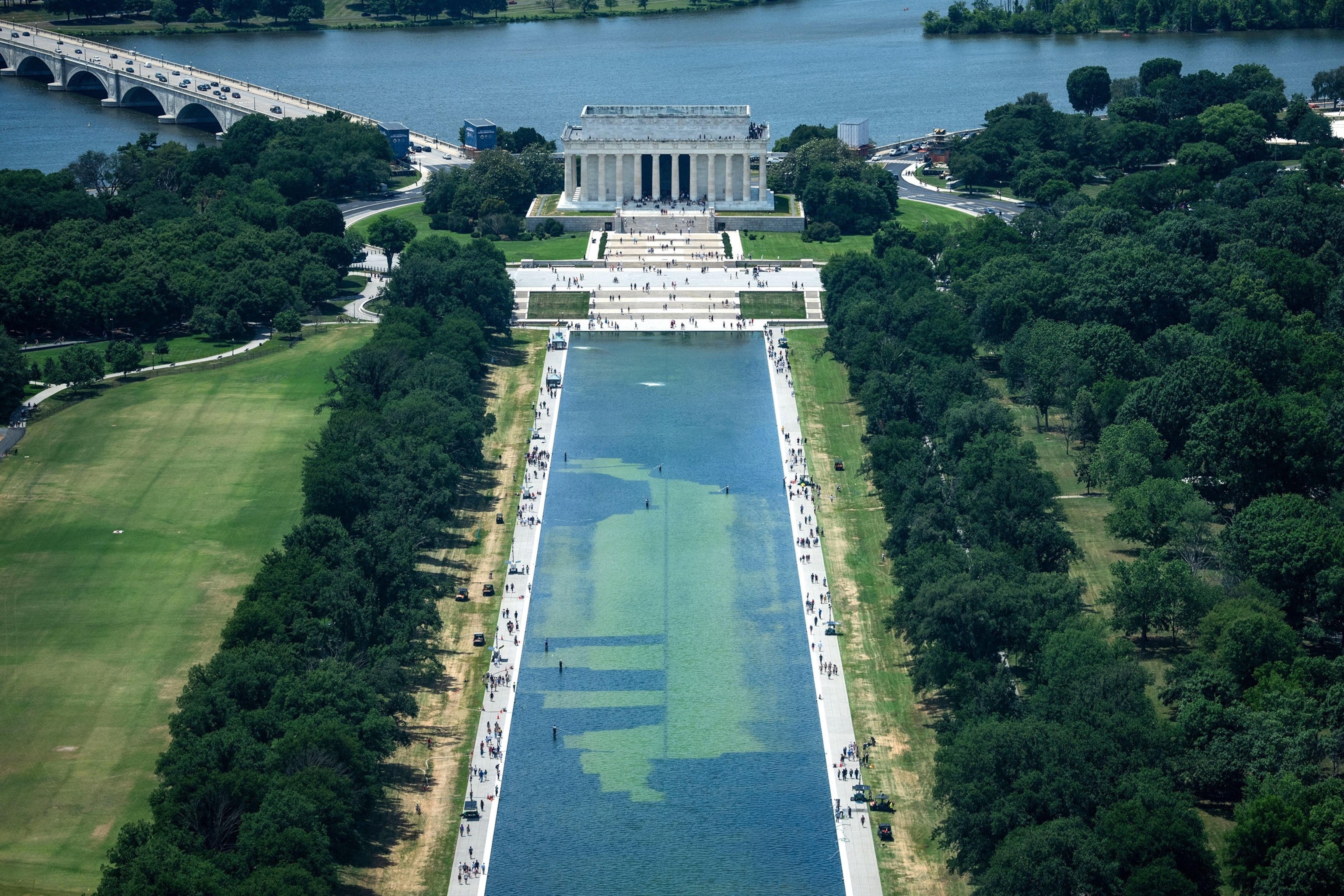 PHOTO: Crews remove algae from the bottom of the Lincoln Memorial Reflecting Pool after recent renovations, in Washington, D.C., June 19, 2026.