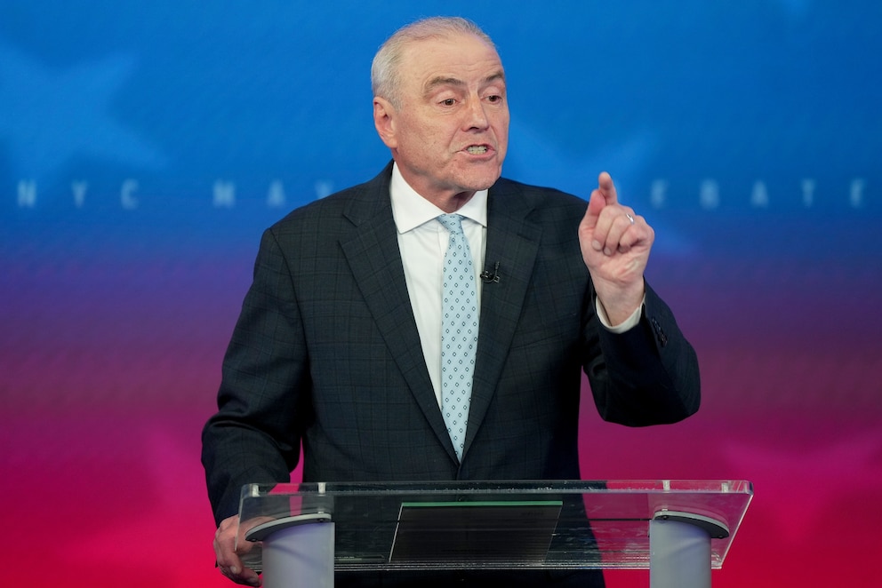 PHOTO: New York City Mayoral Candidates Face Off In Debate