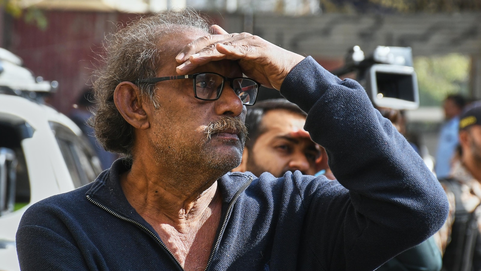 Надеждите за намиране на оцелели от пожара в търговския център