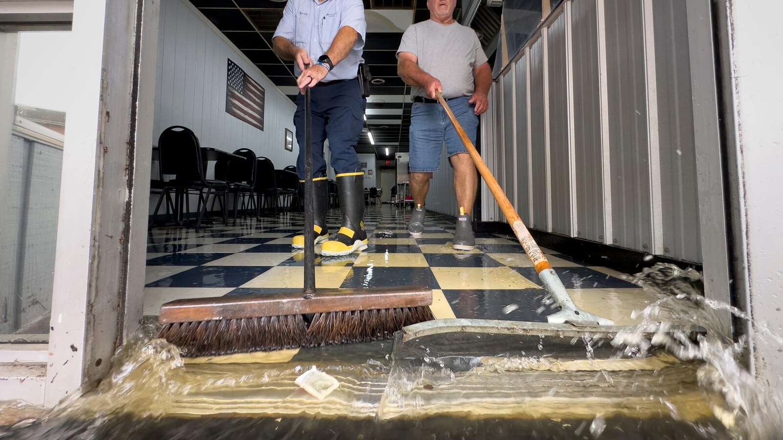  Debby bringing heavy rain, flooding and possible tornadoes northeast into the weekend
