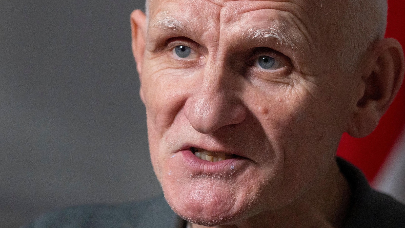 وصف الحائز على جائزة نوبل محنة سجن بيلاروسيا في أول مقابلة له منذ إطلاق سراحه