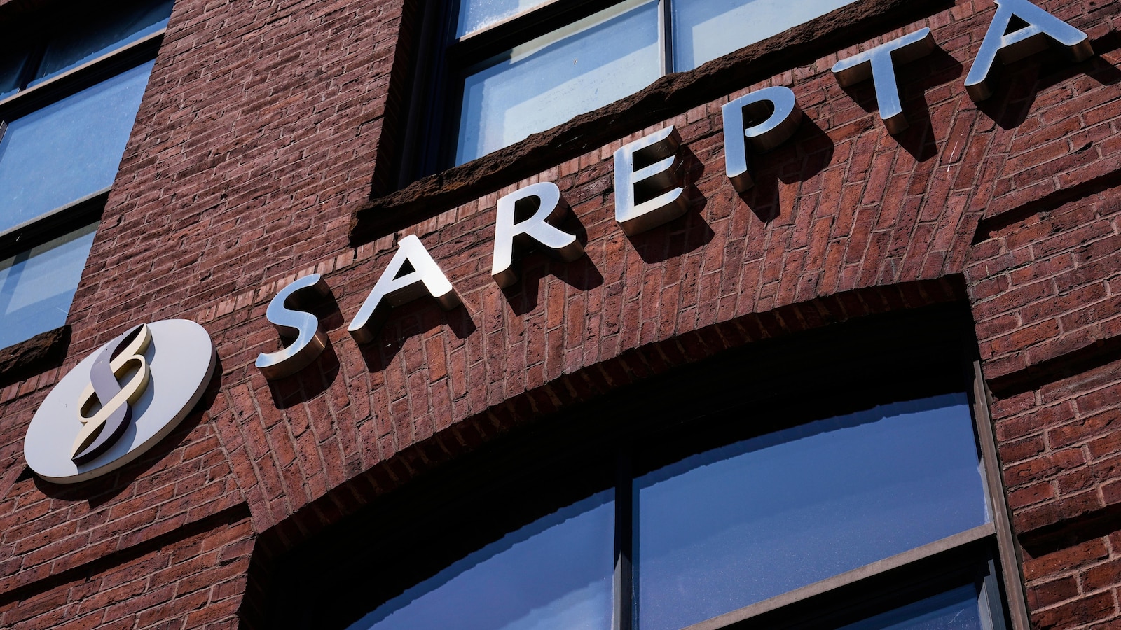 FDA adds strongest warning to Sarepta gene therapy linked to 2 patient deaths