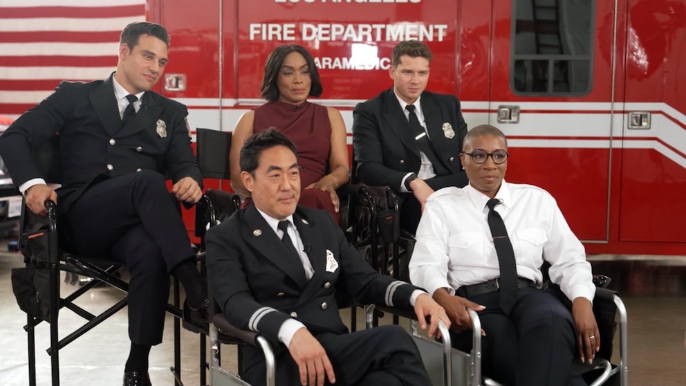 <a href="https://911actually.tumblr.com/post/798113054560747521/behind-the-scenes-with-the-cast-of-9-1-1">Behind the scenes with the cast of ‘9-1-1’</a>