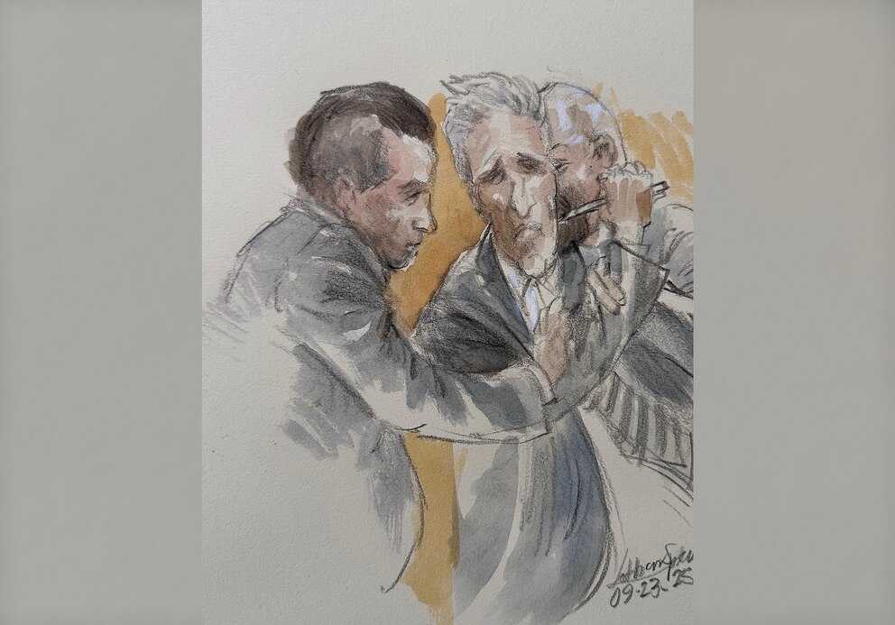 PHOTO: Ryan Routh, the man accused of trying to assassinate Donald Trump on Trump's West Palm Beach golf course last year, attempts to stab himself in the neck with a pen after being found guilty on all five counts in his trial, Sept. 23, Fort Pierce, Fl.