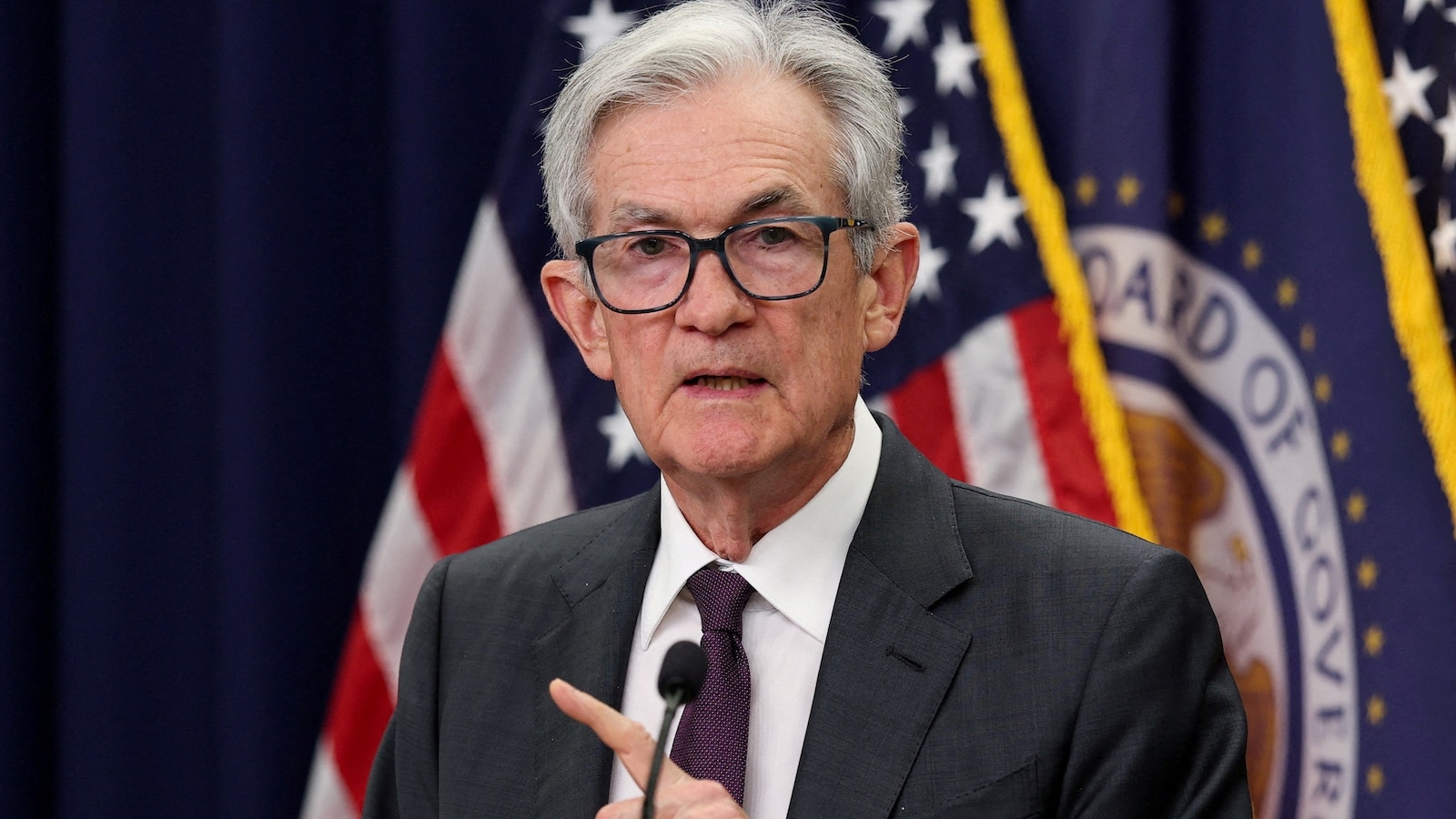 Powell's Jackson Hole Speech Today: Fed Grapples with Rate Cut Pressure, Economic Crossroads