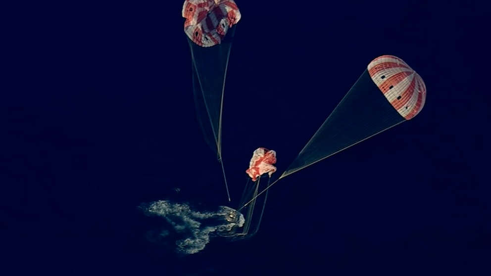 WATCH:  Crew splashes down in Pacific Ocean after historic mission