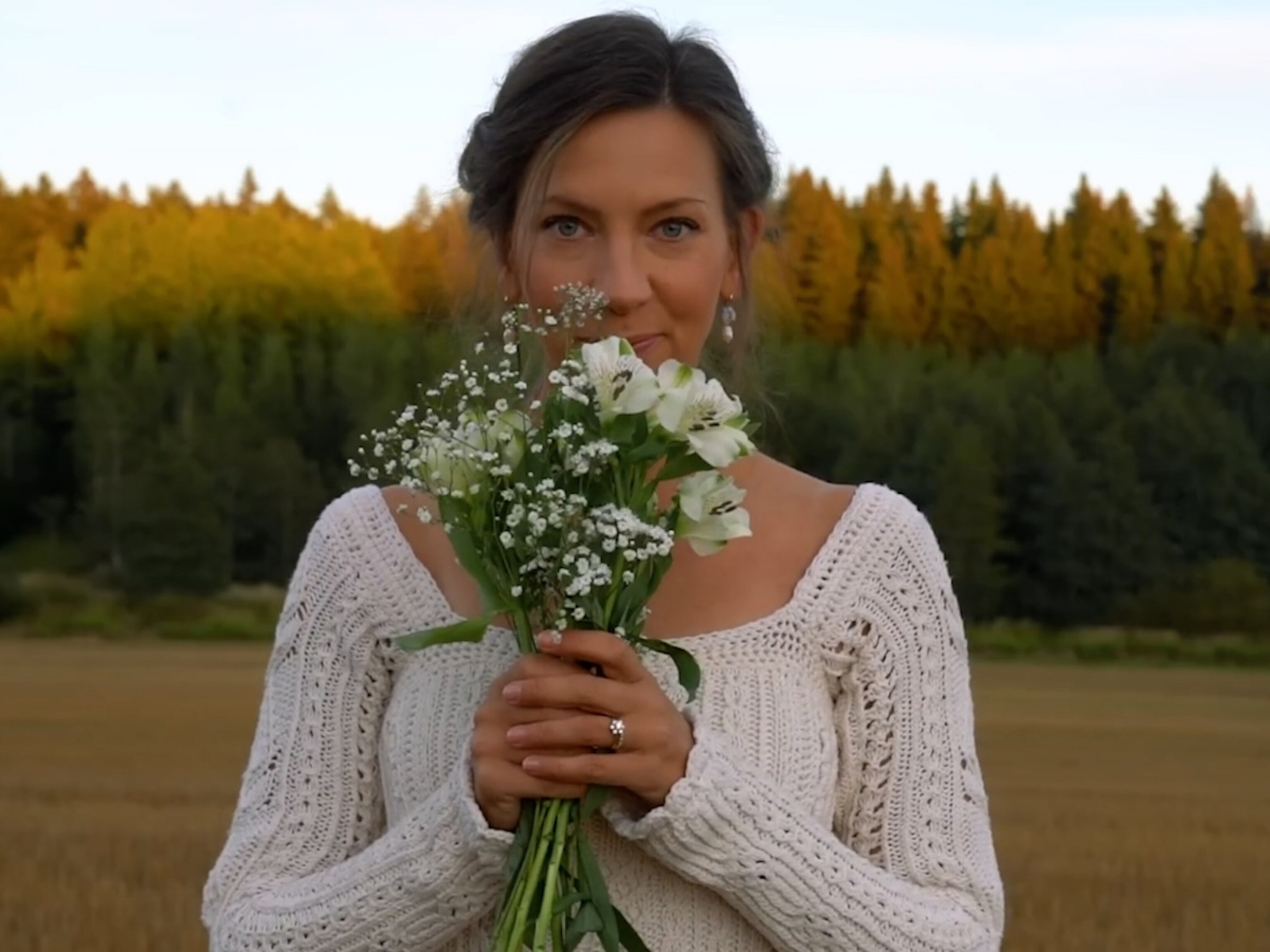 woman who knitted her wedding dress Bride knits for less than $300 and documents 45-day process wavey