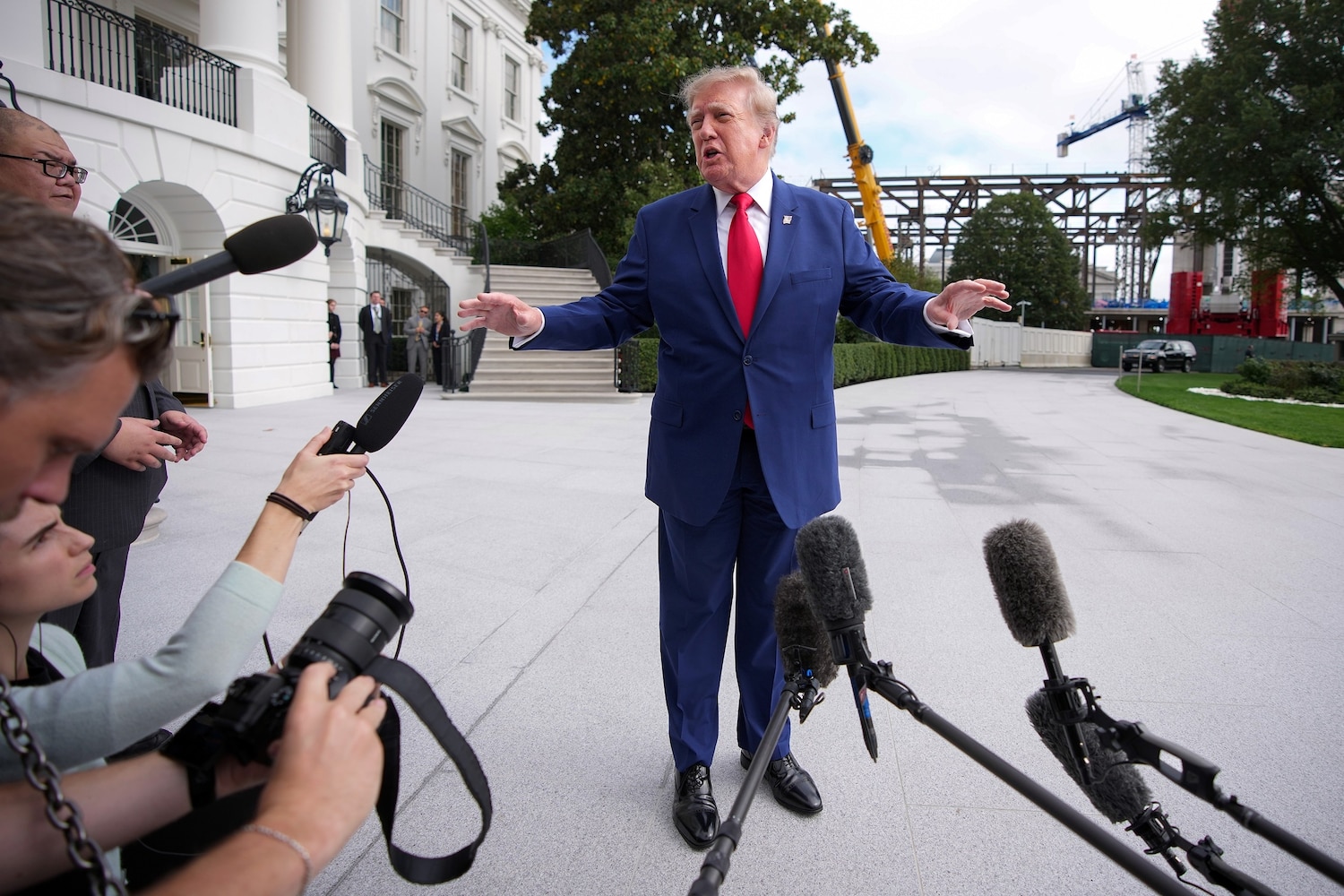 Record-low economy approval