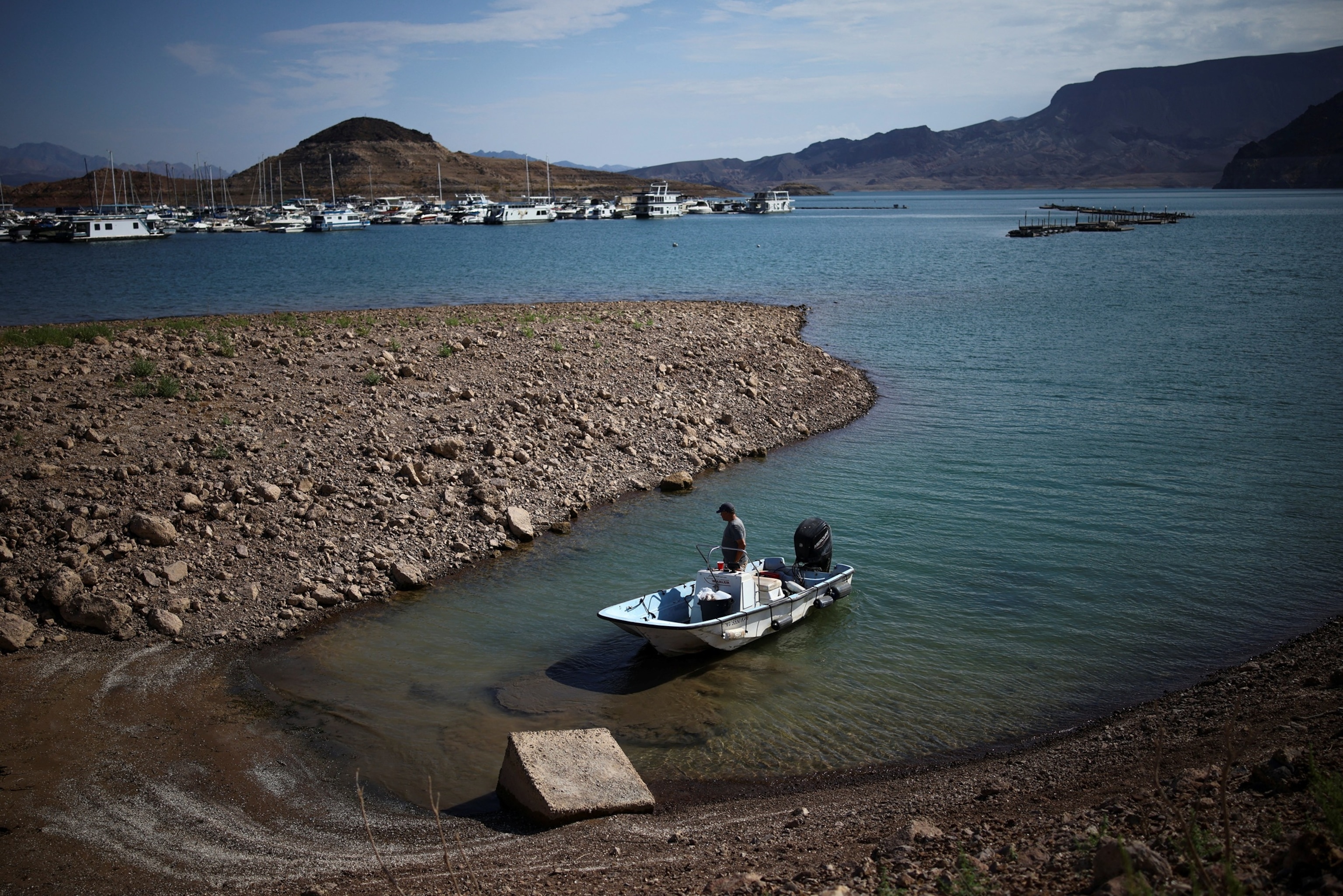 PHOTO: Lake Mead shoreline