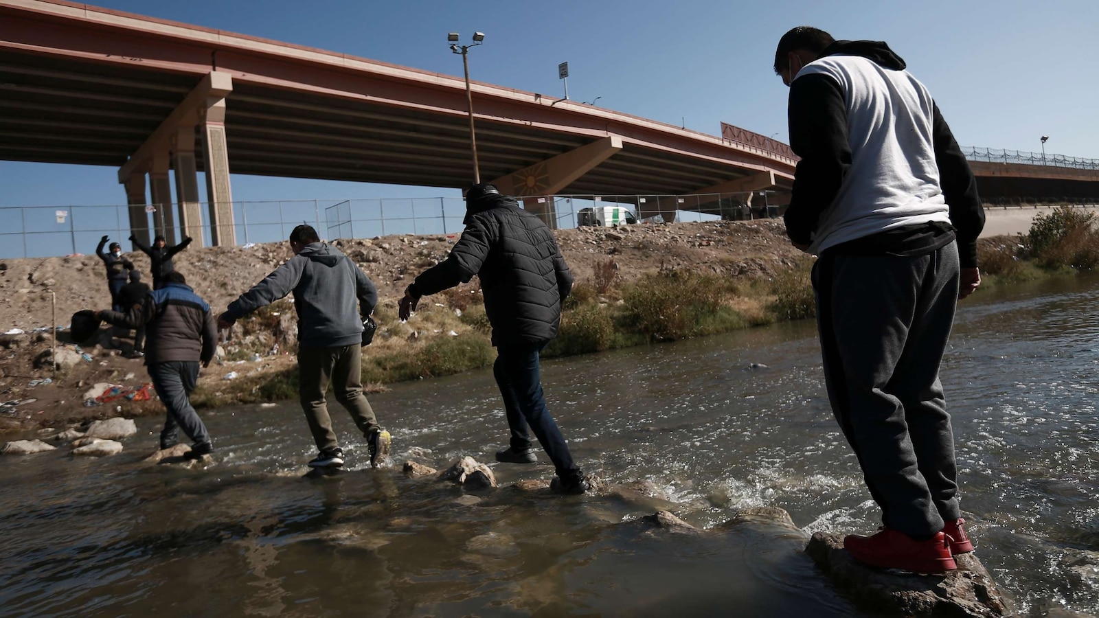 Texas National Guard deploys 'contingency border force' of hundreds to ...