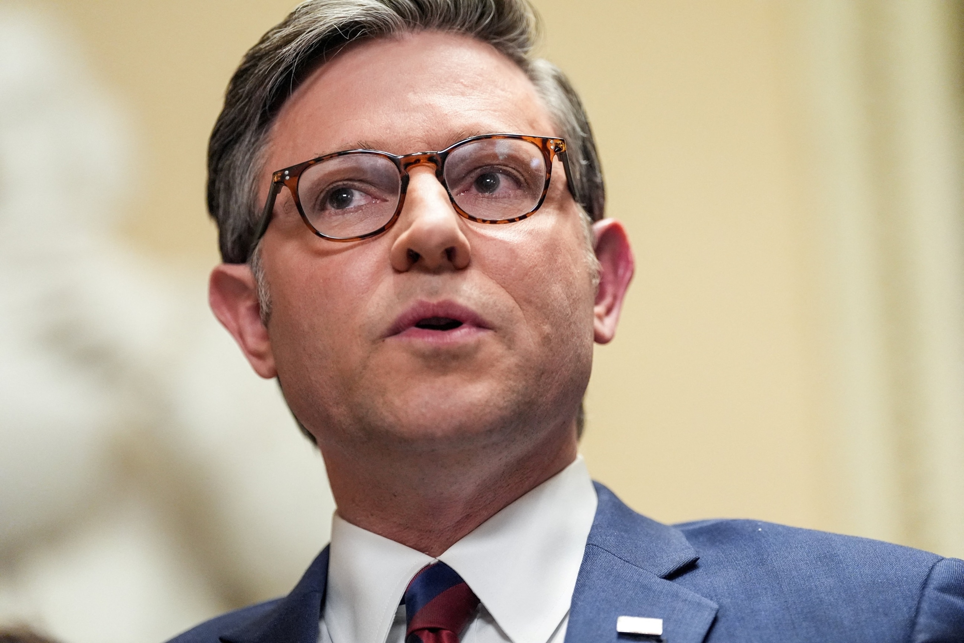 हाउस रिपब्लिकन ने सीनेट डीएचएस फंडिंग बिल को खारिज कर दिया, ट्रम्प ने टीएसए श्रमिकों को भुगतान करने के लिए ज्ञापन पर हस्ताक्षर किए