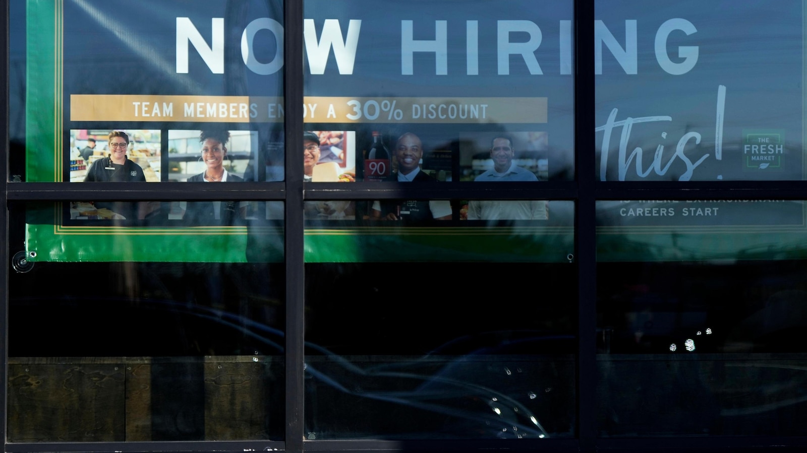  US applications for jobless benefits inch up last week to a still-low 200,000