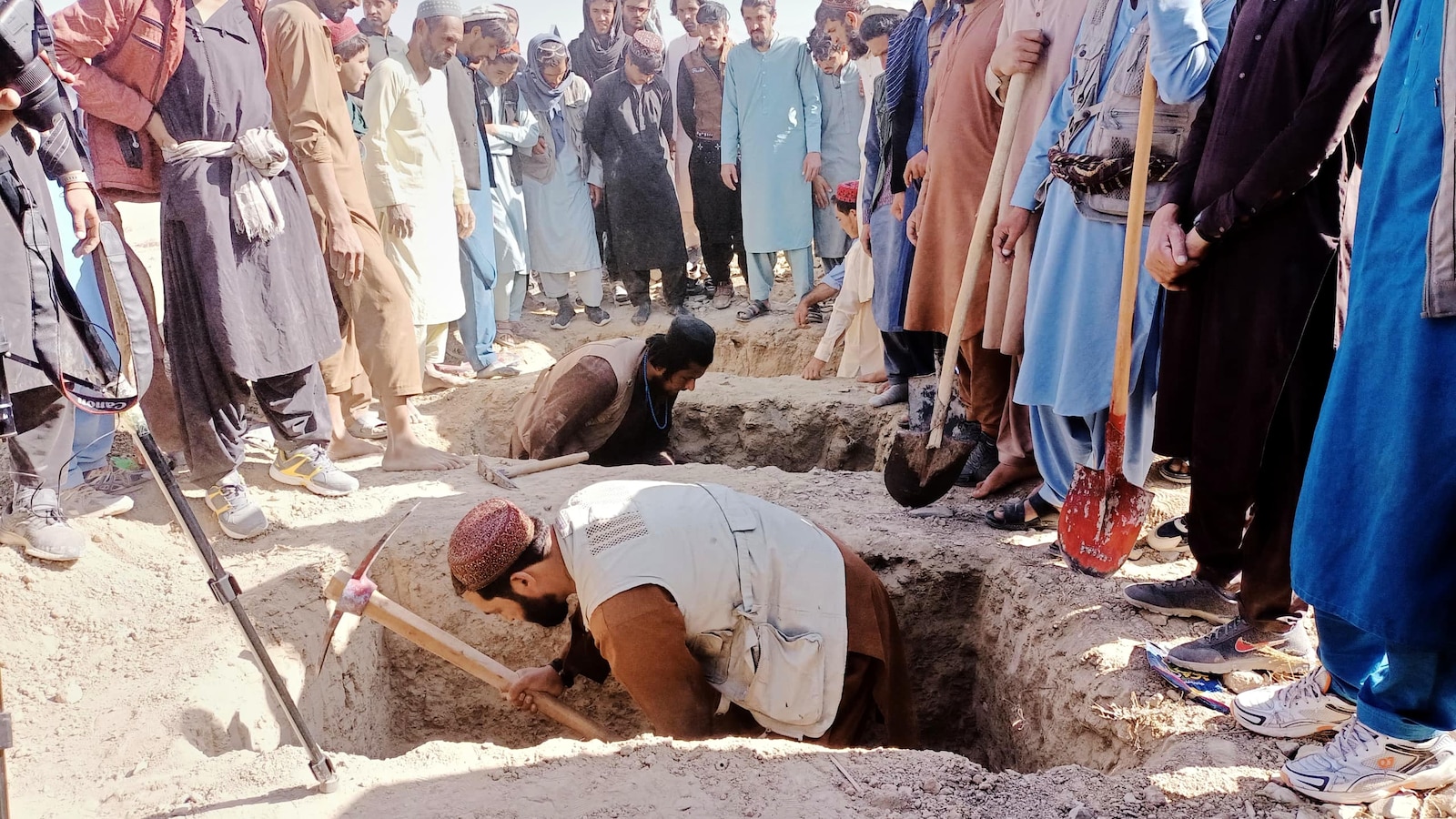 Afghanistan and Pakistan agree to an immediate ceasefire, Qatar says