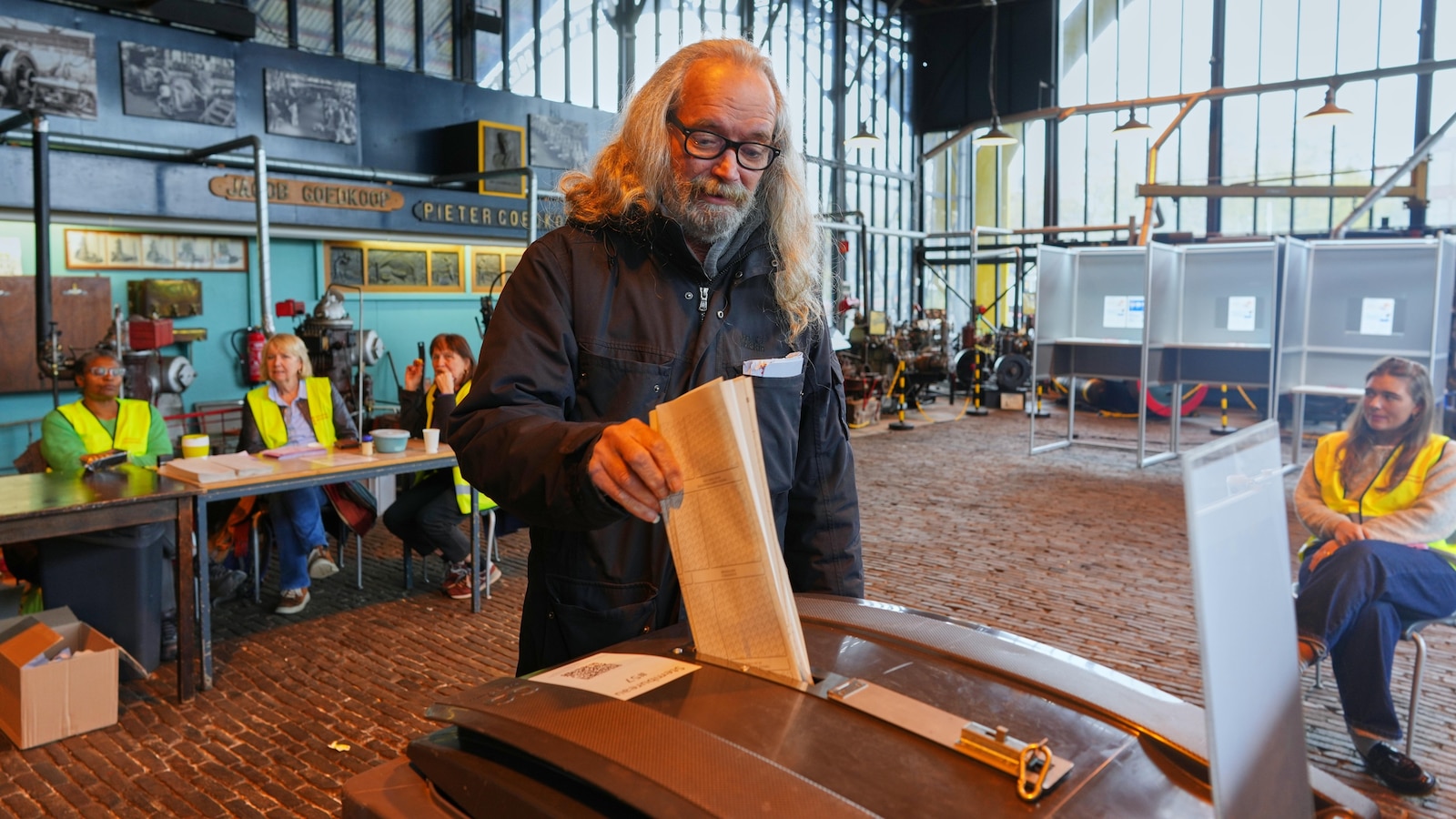 The Dutch election is tied, joining a list of memorable close contests. Here are a few others