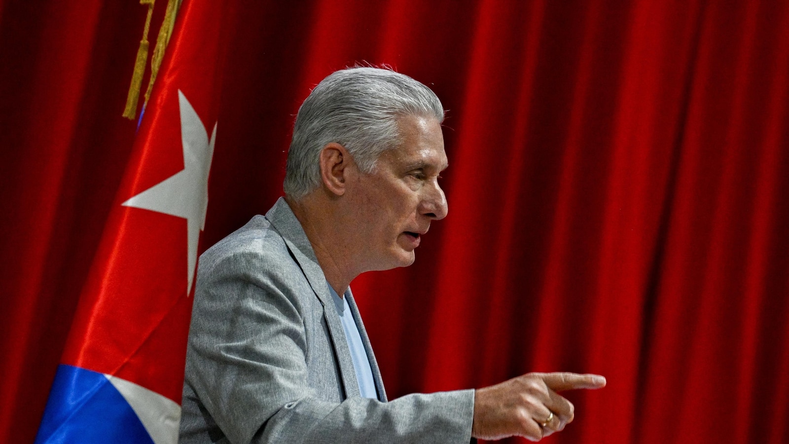 क्यूबा के राष्ट्रपति ने अमेरिका को द्वीप पर हमला करने या उन्हें पद से हटाने की कोशिश के खिलाफ चेतावनी दी