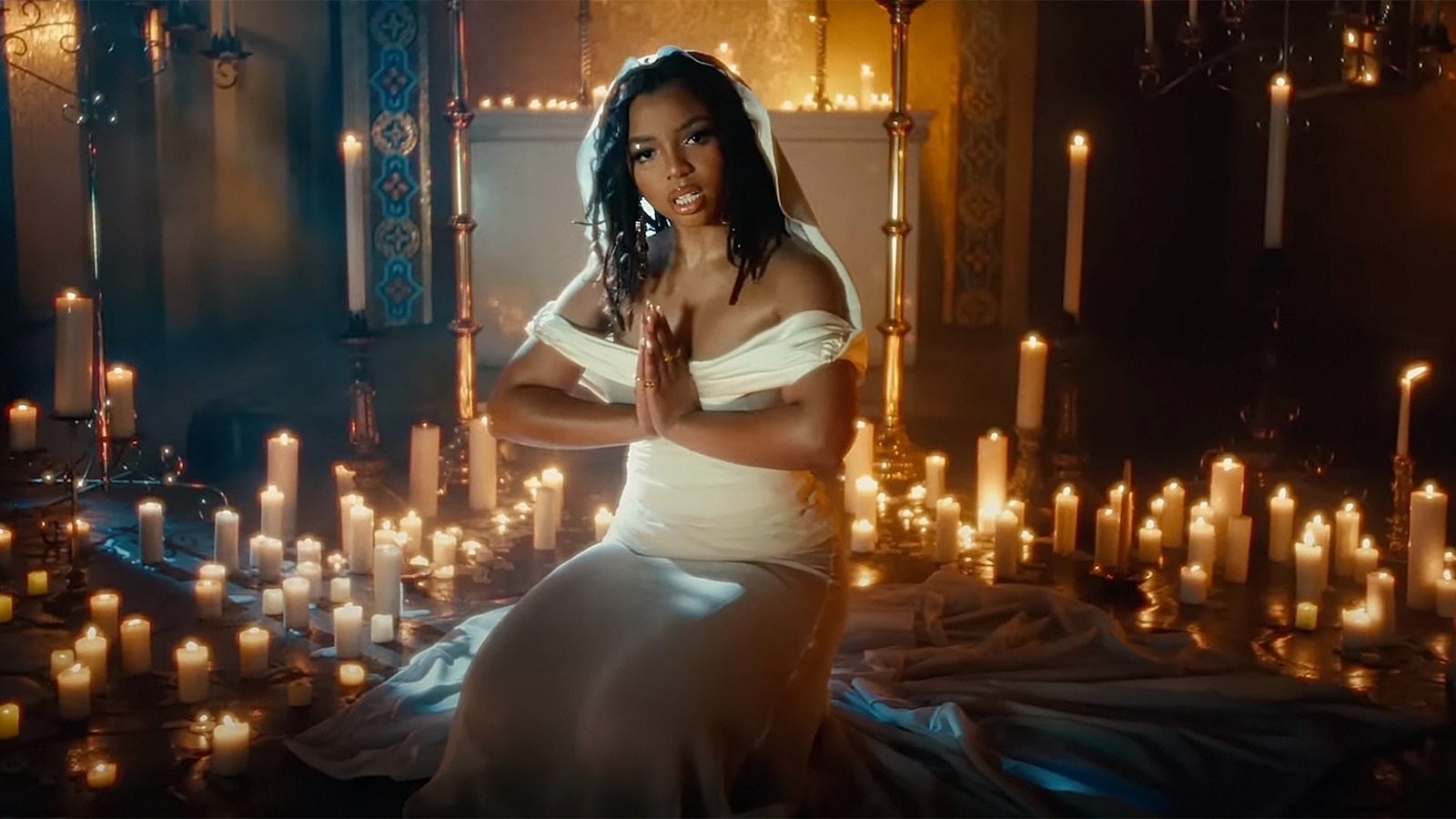 chloe-bailey-releases-new-song-pray-it-away-and-its-accompanying