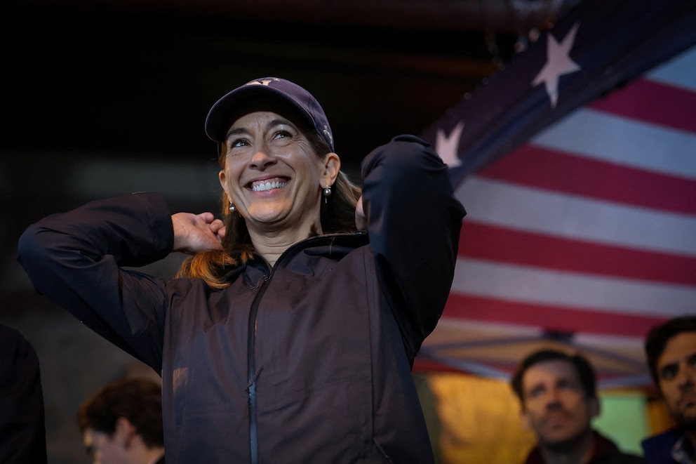 PHOTO: U.S. Representative Mikie Sherrill, Democratic nominee for New Jersey governor, campaigns in Westfield