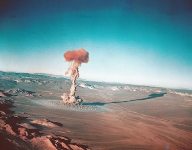 یک آزمایش اتمی زیرزمینی در سایت آزمایش نوادا.