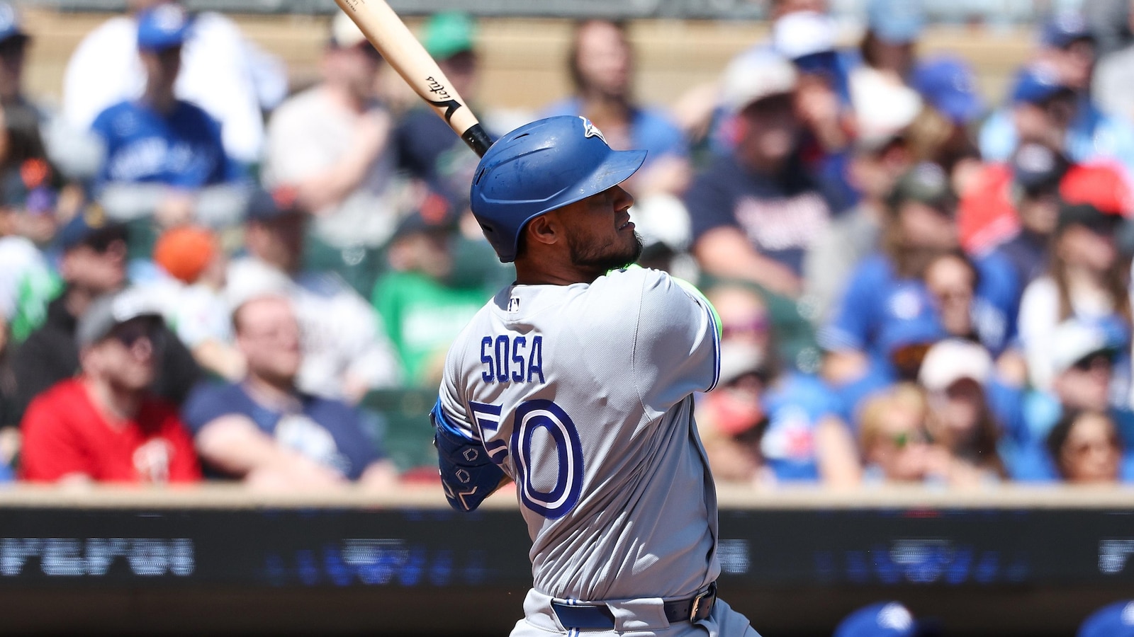 Blue Jays bring 2-1 series lead over Twins into game 4 | AP News