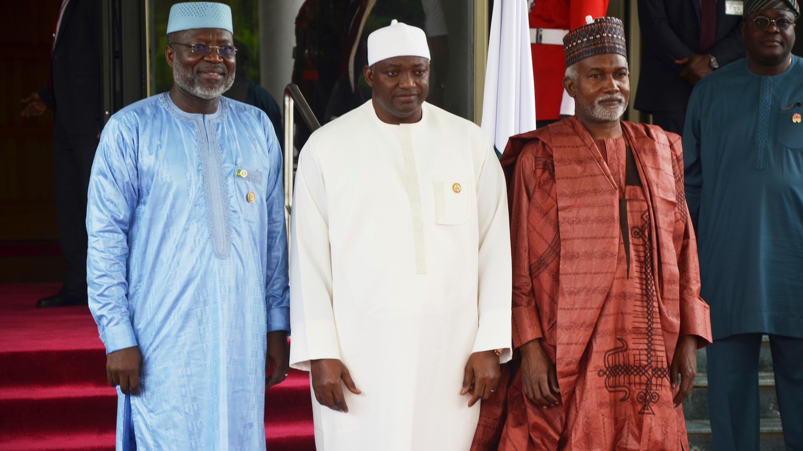 Лидер на западноафриканския регионален блок казва че превратите и опитите