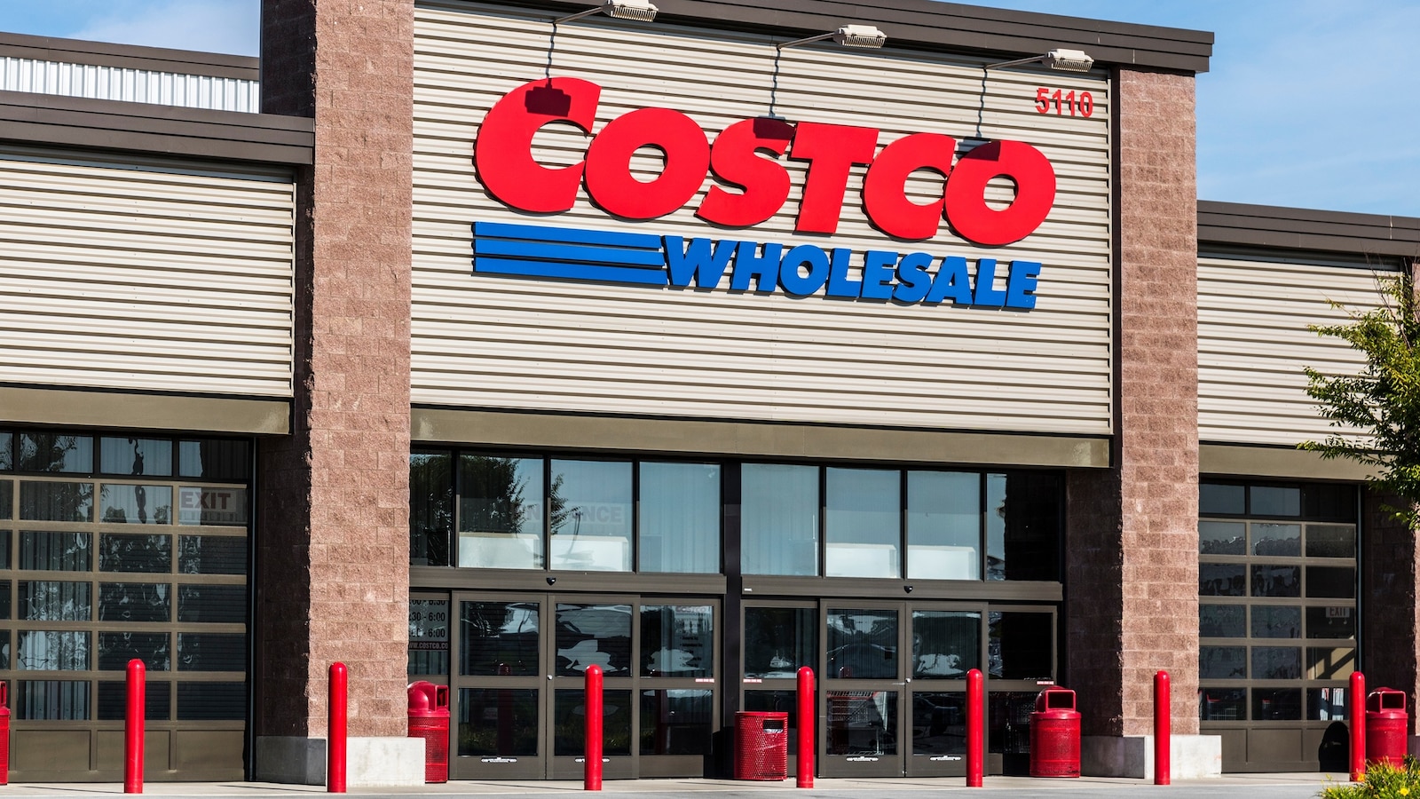 Holiday grocery store hours, what retailers are open for Christmas and New Year's