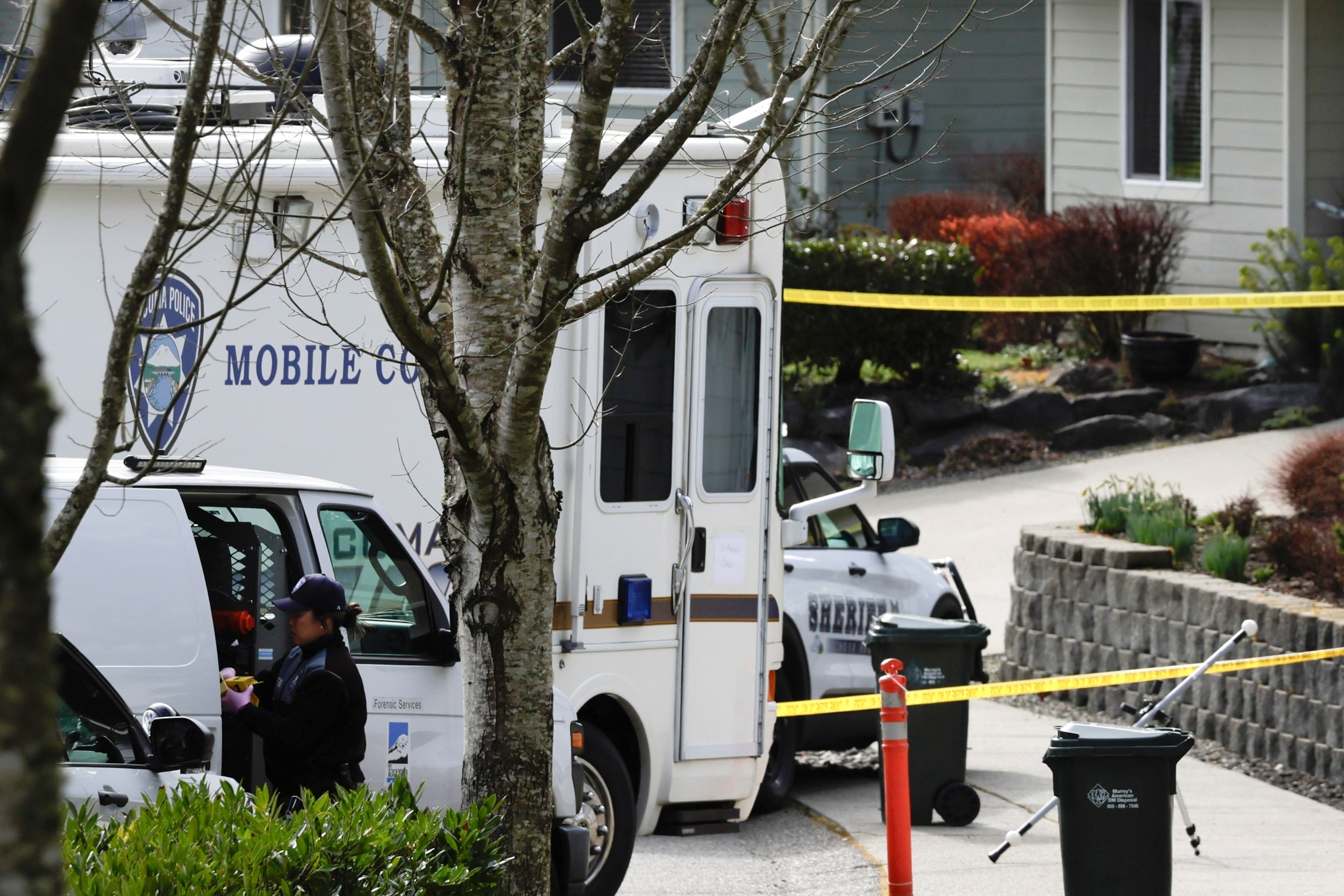 4 killed in stabbing outside residence in Washington state, suspect also dead: Authorities